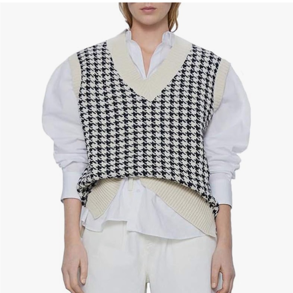 Oversized Houndstooth Knit Sweater Vest